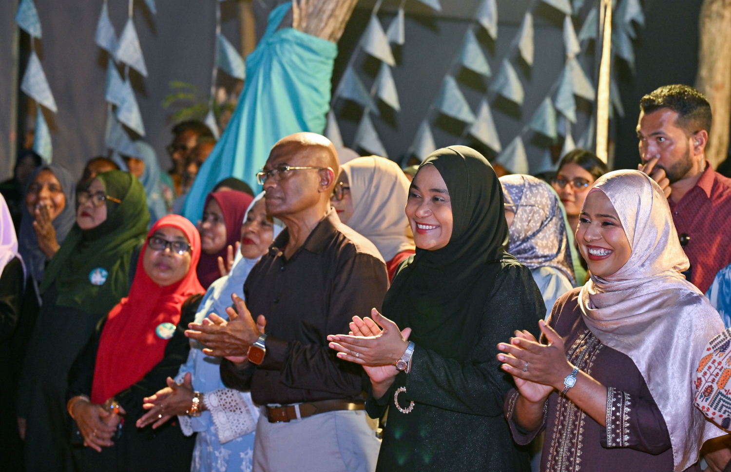 އަލައިކާގެ ކެމްޕެއިން ޖަގަހައެއް ހުޅުވުމަށް ރޭ ބޭއްވި ޖަލްސާގައި ފަސްޓް ލޭޑީ ސާޖިދާ އާއި ޕީއެންސީގެ މޭޔަރު ކެންޑިޑޭޓް ޖަލީލް އަދި އަލައިކާ ބައިވެރިވެވަޑައިގަންނަވަނީ.