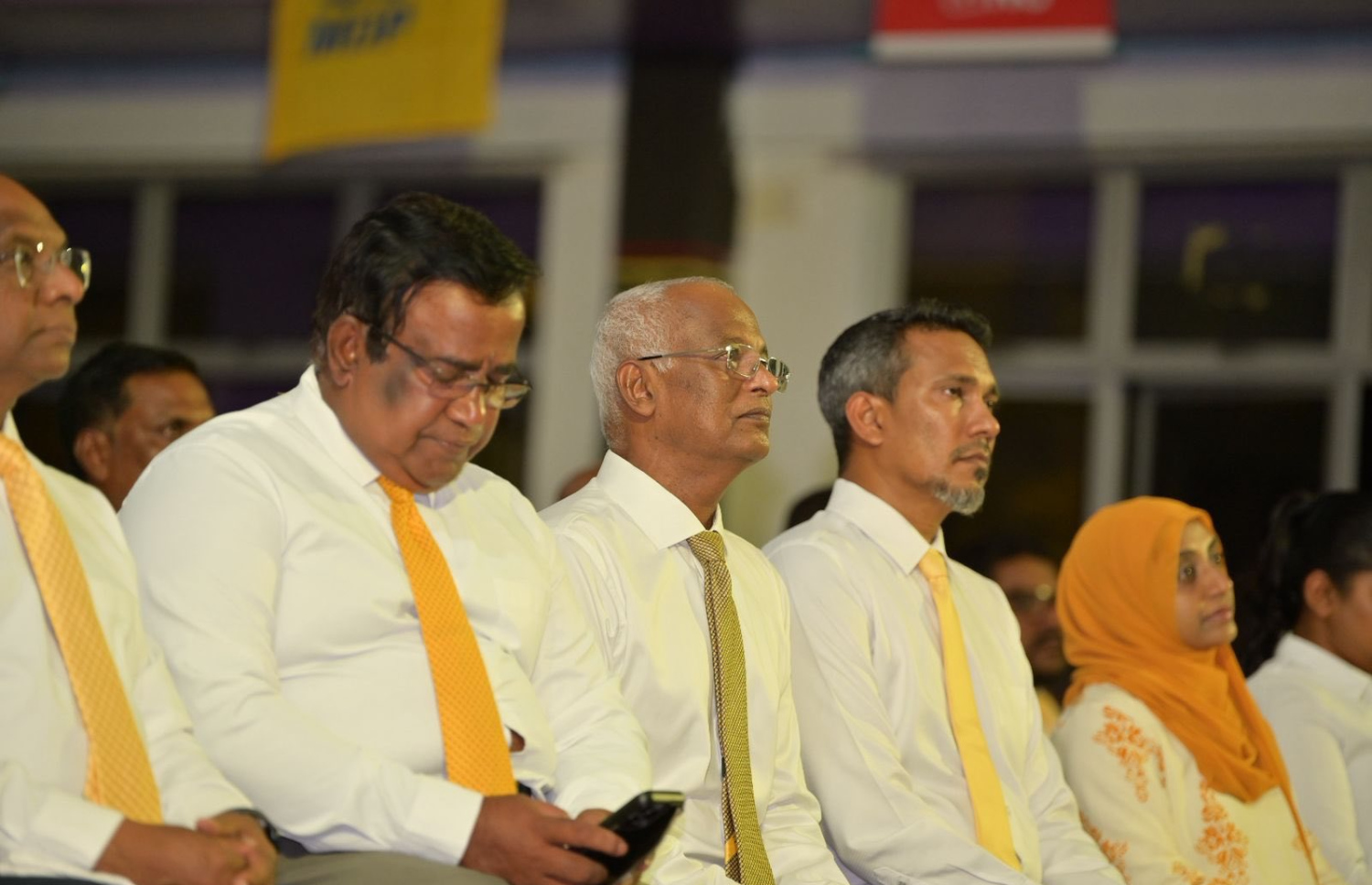 ފުވައްމުލަކުގައި ރޭ އެމްޑީޕީން ބޭއްވި ކެމްޕެއިން ޖަލްސާގައި ކުރީގެ ރައީސް އިބޫ އާއި އެ ޕާޓީގެ ލީޑަޝިޕްގެ ބައެއް ބޭފުން.