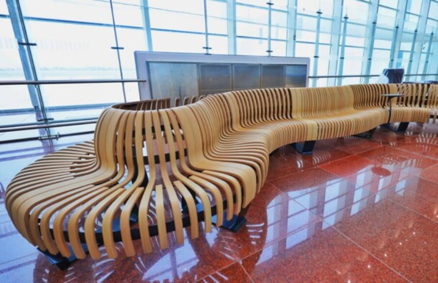 އިންޑިއާގެ ވެރިރަށް ނިއު ދިއްލީގައި ހުޅުވި އިންޓަނޭޝަނަލް ދެ ވަނަ އެއާޕޯޓް ކަމަށްވާ ނޮއިޑާ އިންޓަނޭޝަނަލް އެއާޕޯޓްގެ އެތެރެ.