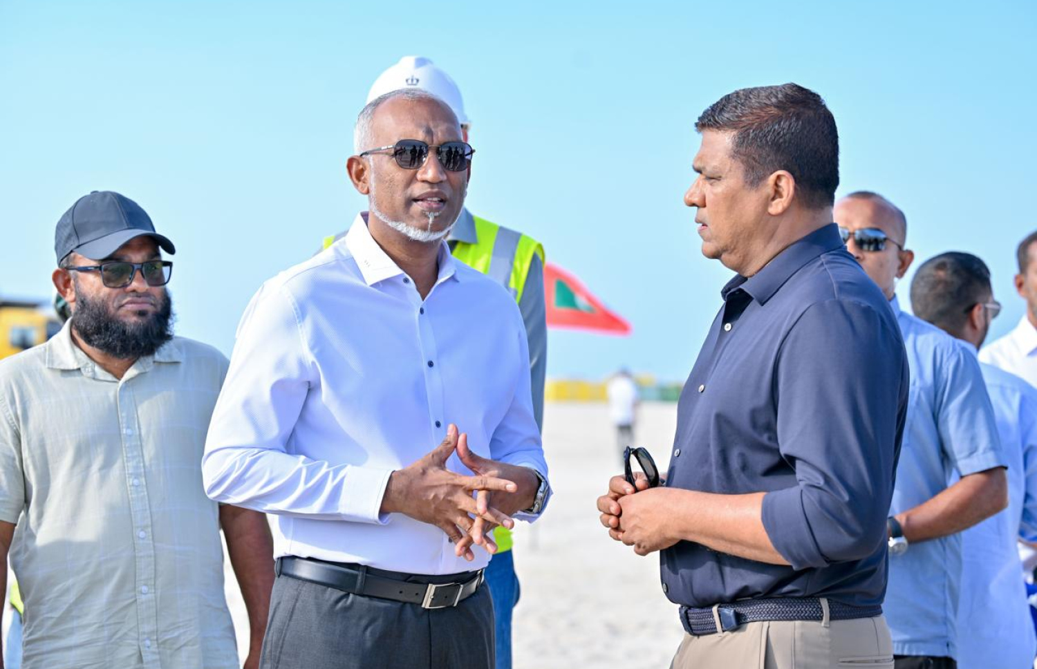 ގިރާވަރުފަޅު ހިއްކުމުގެ މަސައްކަތް ރައީސް ޑރ. މުހައްމަދު މުއިއްޒު މިއަދު ބައްލަވާލައްވަން ވަޑައިގެން.-- ފޮޓޯ: ރައީސް އޮފީސް