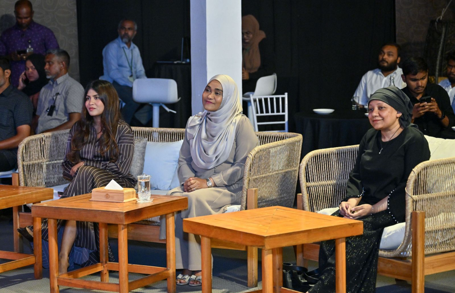 ރޭ ބޭއްވި "ރައީސް" ޕްރޮގްރާމްގައި ފަސްޓް ލޭޑީ ސާޖިދާ މުހައްމަދު ބައިވެރިވެވަޑައިގަންނަވަނީ.-- ފޮޓޯ: ރައީސް އޮފީސް