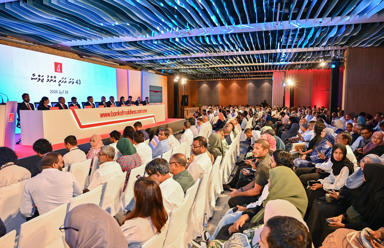 ބީއެމްއެލްގެ 43 ވަނަ އަހަރީ އާންމު ޖަލްސާގައި ހިއްސާދާރުން ބައިވެރިވަނީ --- މިހާރު ފޮޓޯ/ފަޔާޒް މޫސާ