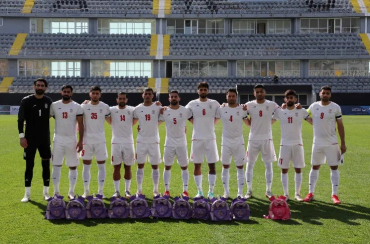 America in dhin hamalaa gai maruvi school kudhin ge handhaanu gai Iran team dhandah