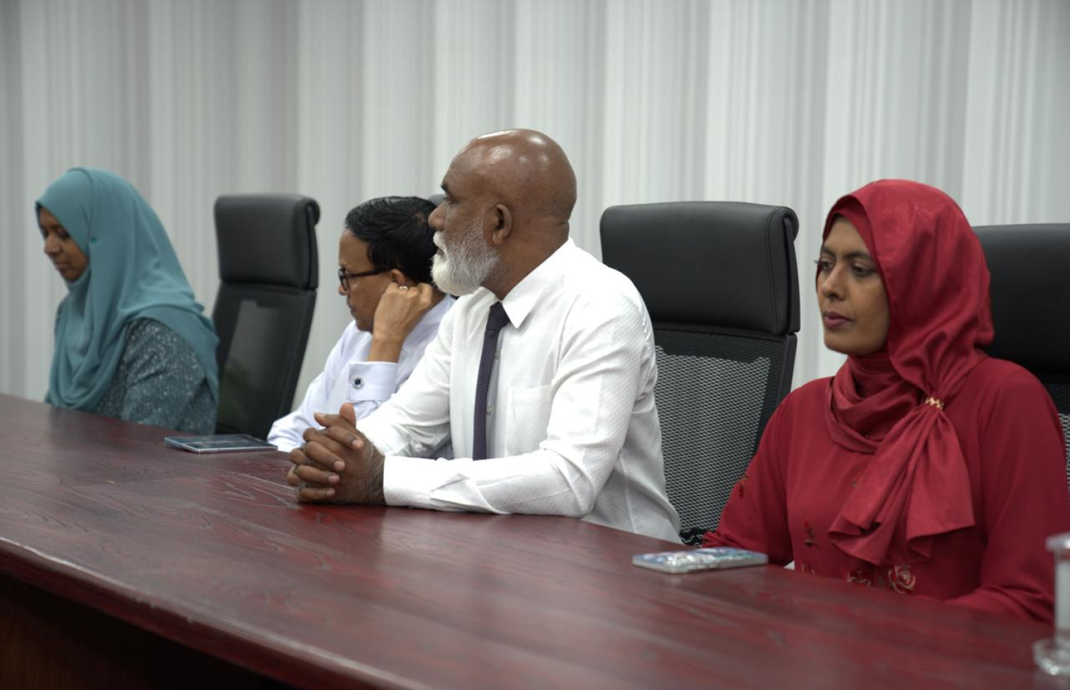 ސްޓޫޑެންޓް ލޯނަށް ހުޅުވާލުމަށް މިއަދު ހަޔާ އެޑިޔުކޭޝަން މިނިސްޓްރީގައި މިއަދު ބޭއްވި ބައްދަލުވުން.-- ފޮޓޯ: ހަޔާ އެޑިޔުކޭޝަން މިނިސްޓްރީ