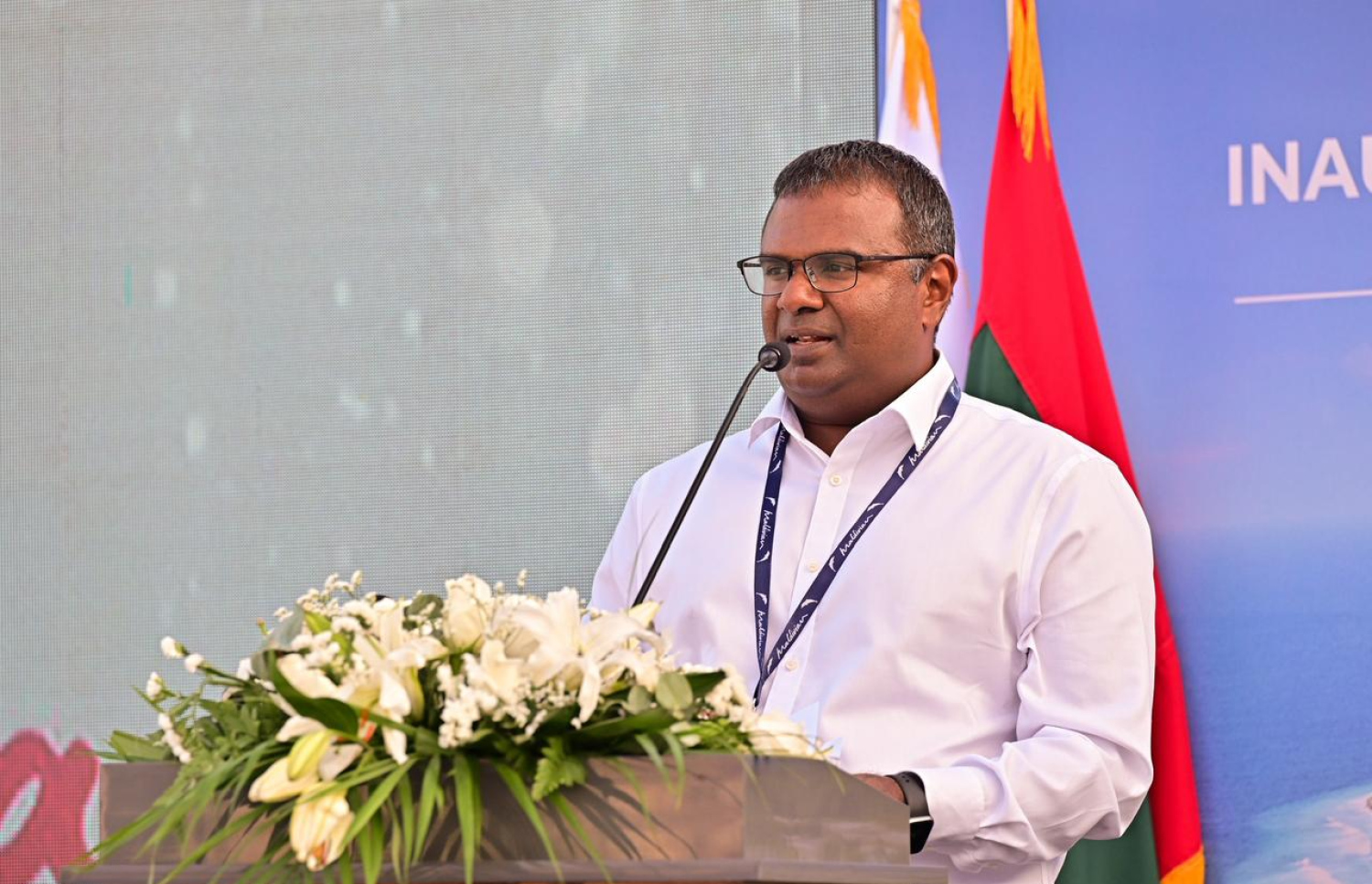 ދަރަވަންދޫ އެއާޕޯޓުގައި މިއަދު ބޭއްވި ރަސްމިއްޔާތުގައި އައިލެންޑް އޭވިއޭޝަންގެ އެމްޑީ އިޔާސް ވާހަކަ ދައްކަވަނީ.---ފޮޓޯ: ނިޝާން އަލީ| މިހާރު