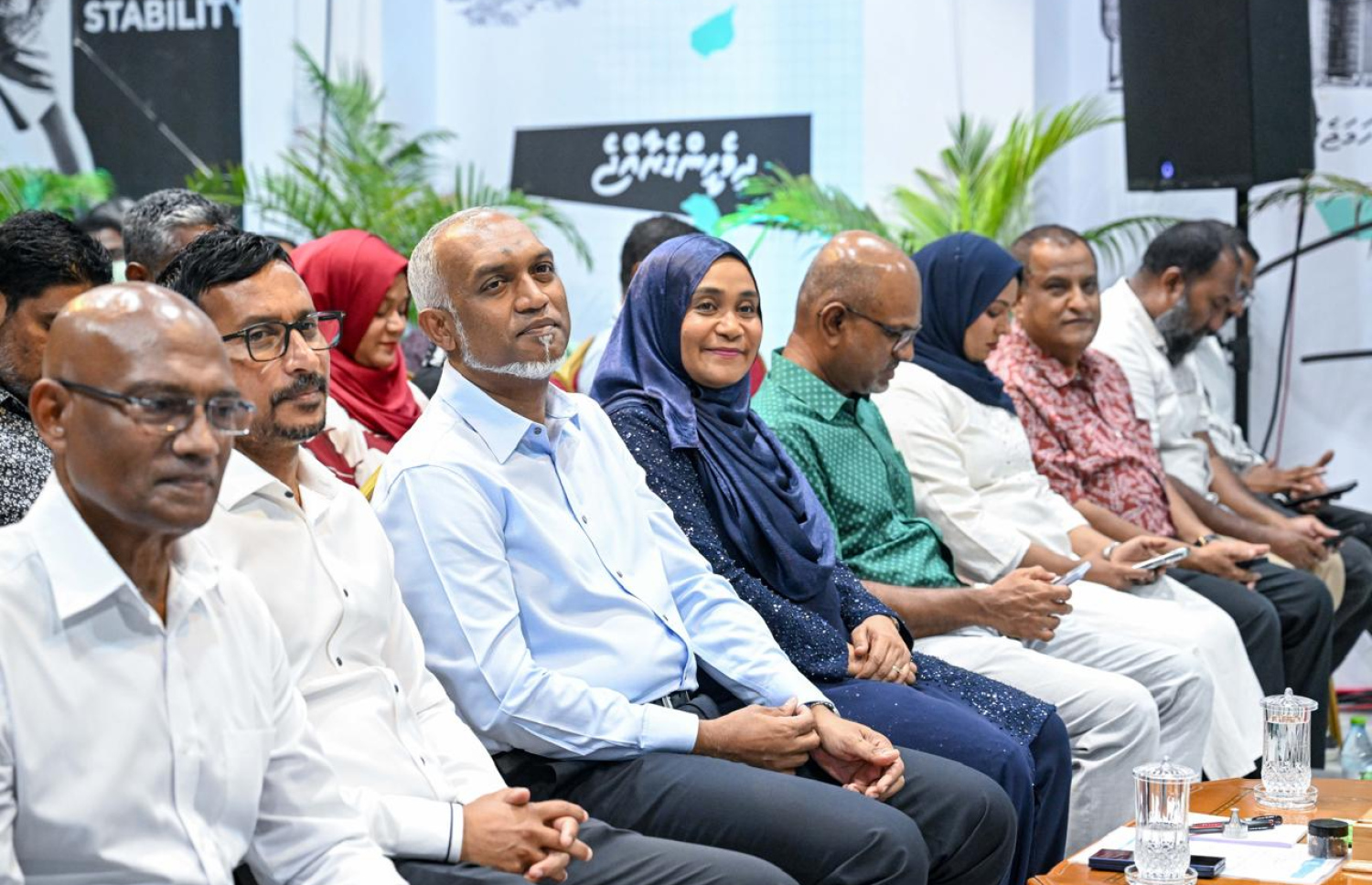 ޕީއެންސީ ރޭ ބޭއްވި ޖަގަހަ ޖަލްސާގައި ރައީސް މުއިއްޒުގެ ދެކަނބަލުންނާއި ޕީއެންސީގެ އިސްވެރިން ބައިވެރިވެވަޑައިގަންނަވަނީ.