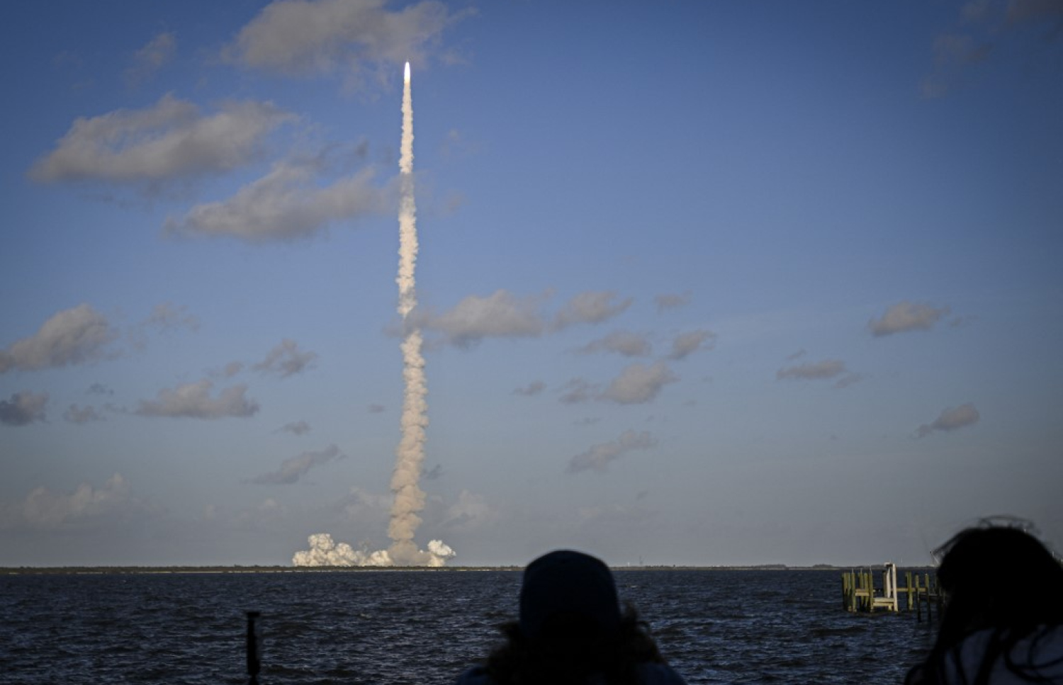 އާޓެމިސް 2 މިޝަންގައި މި މަހުގެ ފުރަތަމަ ދުވަހު އެސްޓްރޮނޯޓުންނާ އެކު ރޮކެޓް އުދުއްސާލަނީ. -- ފޮޓޯ: އޭއެފްޕީ