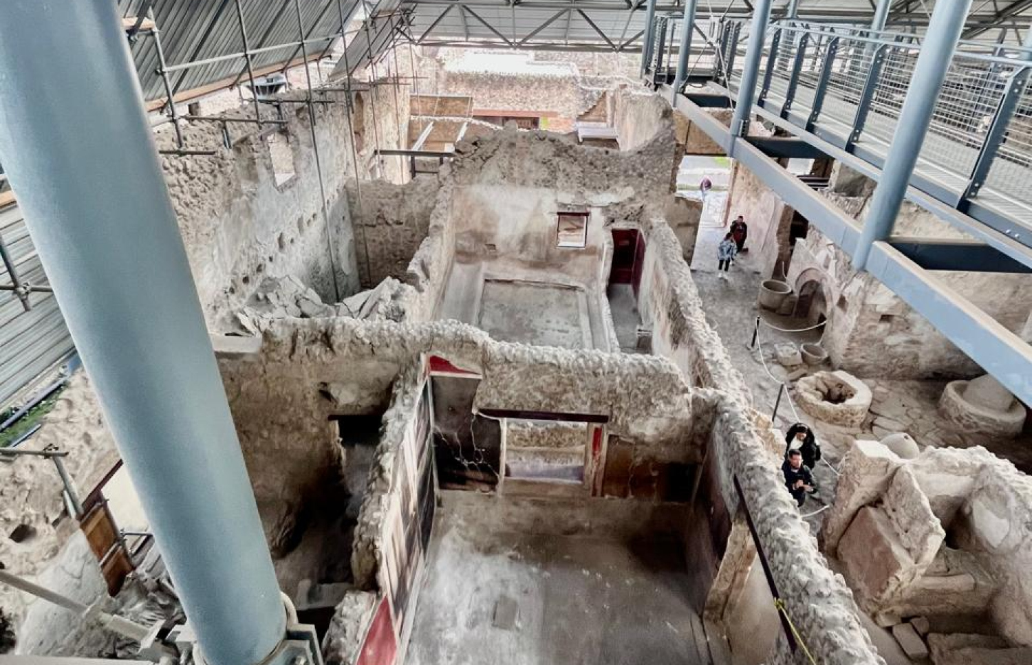 އާކިއޮލޮޖިސްޓުން ހޯދާފައިވާ ބައެއް ތަންތަނާއި ތަކެތި -- ފޮޓޯ: މިހާރު