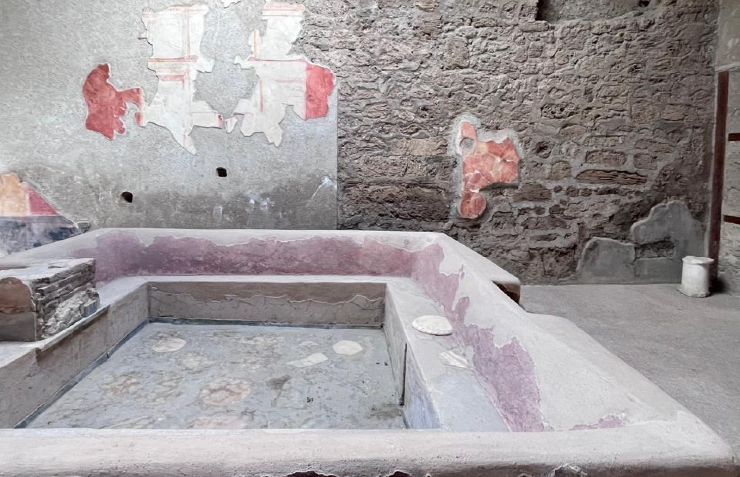 ޕޮމްޕޭގެ ގެއެއް -- ފޮޓޯ: މިހާރު