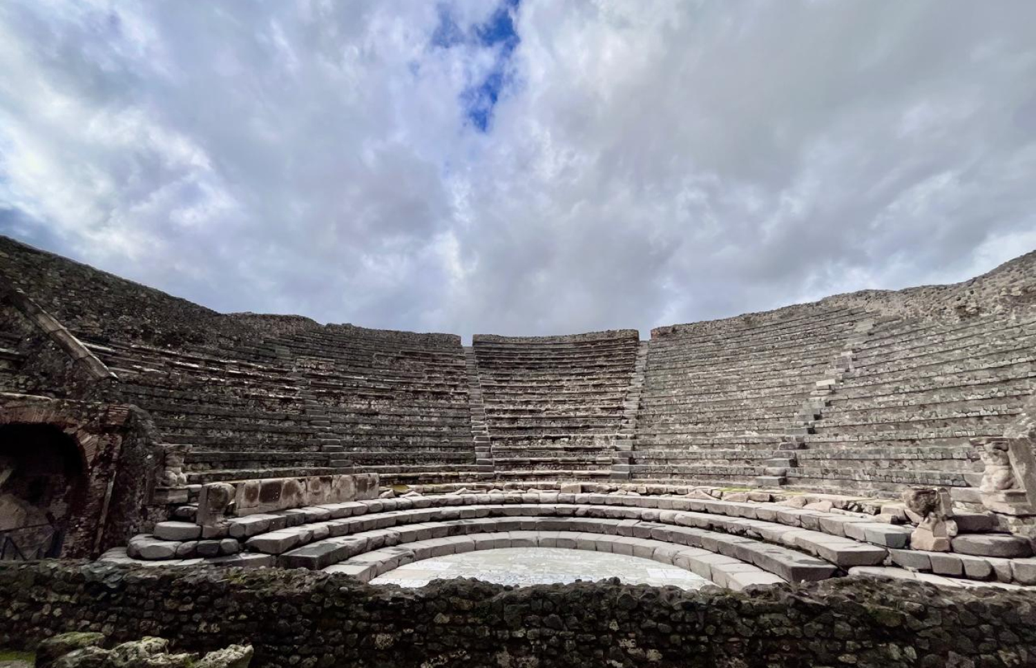 ޕޮމްޕޭގެ ހާއްސަ ކުޅިވަރު މައިދާނެއް -- ފޮޓޯ: މިހާރު