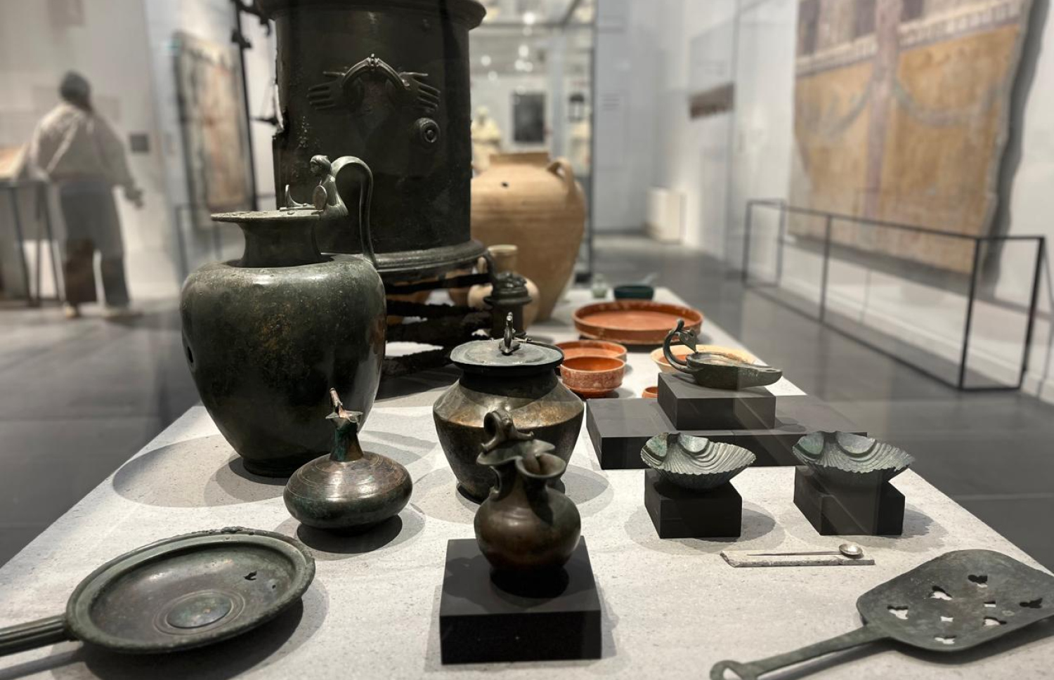 ޕޮމްޕޭގެ މީހުން ބޭނުން ކުރި ބައެއް ތަކެތި -- ފޮޓޯ: މިހާރު