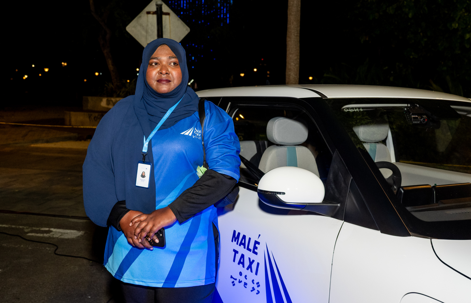 މާލެ ސަރަހައްދަށް ސަރުކާރުން ތައާރަފުކުރި ސަރުކާރުގެ ޓެކްސީ ލައިންގެ ޑްރައިވަރުން.-- ފޮޓޯ: ނިޝާން އަލީ | މިހާރު