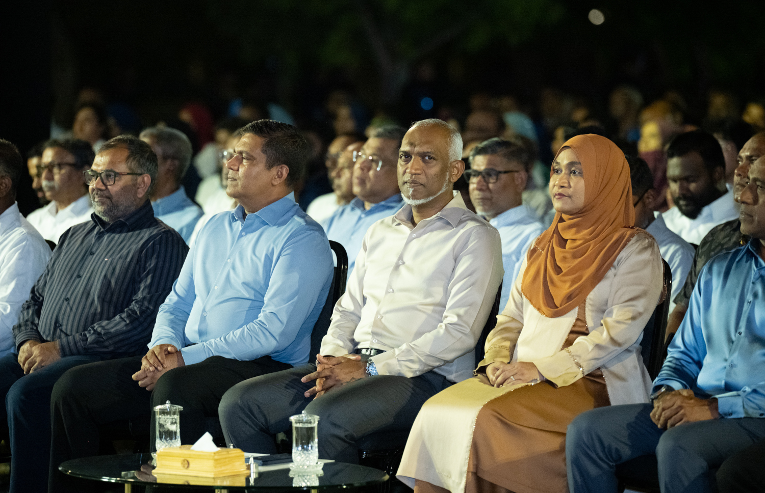 މާލެ ސަރަހައްދަށް ސަރުކާރުން ތައާރަފުކުރި ސަރުކާރުގެ ޓެކްސީ ލައިންގެ ހިދުމަތް ފެށުމަށް ރޭ ހުޅުމާލޭ ސެންޓްރަލް ޕާކުގައި ބޭއްވި ރަސްމިއްޔާތުގައި ރައީސްގެ ދެކަނބަލުން ބައިވެރިވެވަޑައިގަންނަވަނީ.-- ފޮޓޯ: ނިޝާން އަލީ | މިހާރު