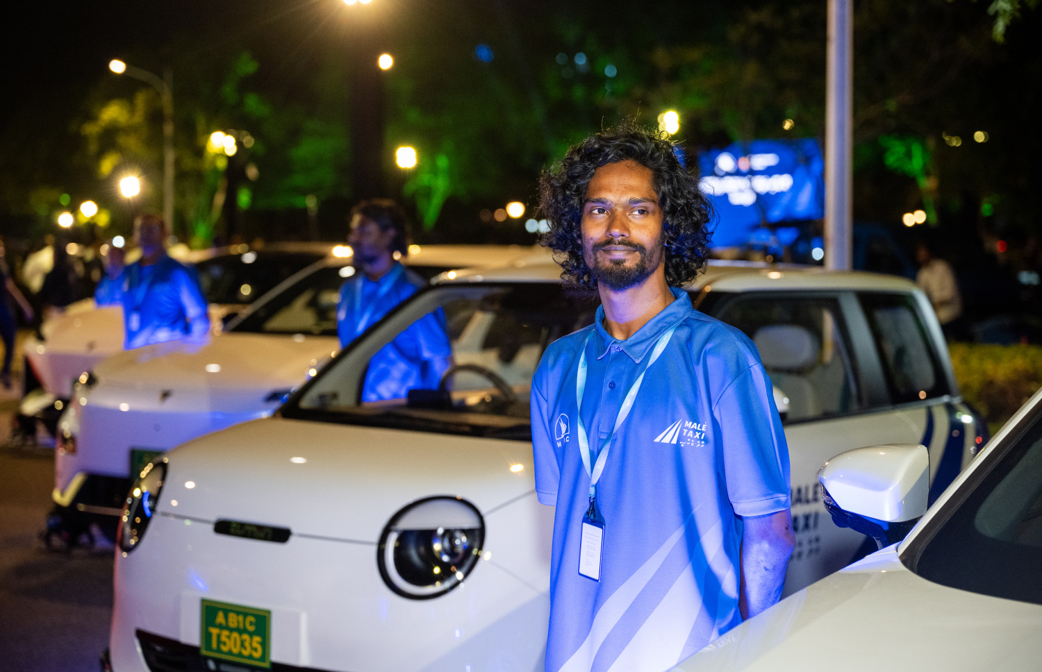 މާލެ ސަރަހައްދަށް ސަރުކާރުން ތައާރަފުކުރި ސަރުކާރުގެ ޓެކްސީ ލައިންގެ ޑްރައިވަރުން.-- ފޮޓޯ: ނިޝާން އަލީ | މިހާރު