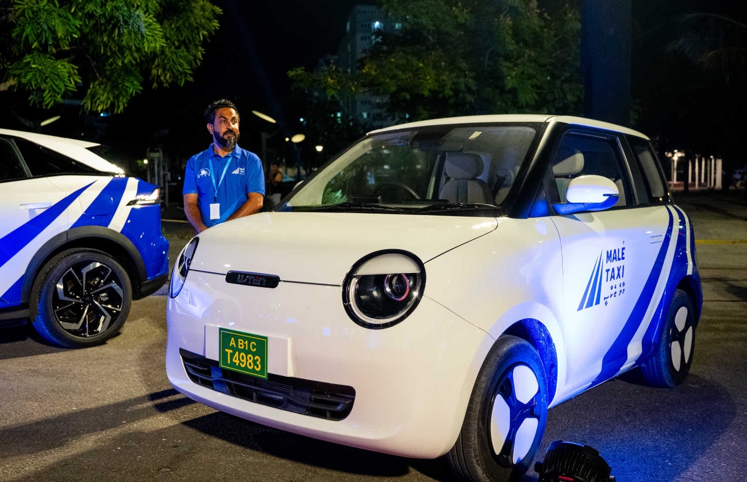 މާލެ ސަރަހައްދަށް ސަރުކާރުން ތައާރަފުކުރި ސަރުކާރުގެ ޓެކްސީ ލައިންގެ ކާރުތައް.-- ފޮޓޯ: ނިޝާން އަލީ | މިހާރު