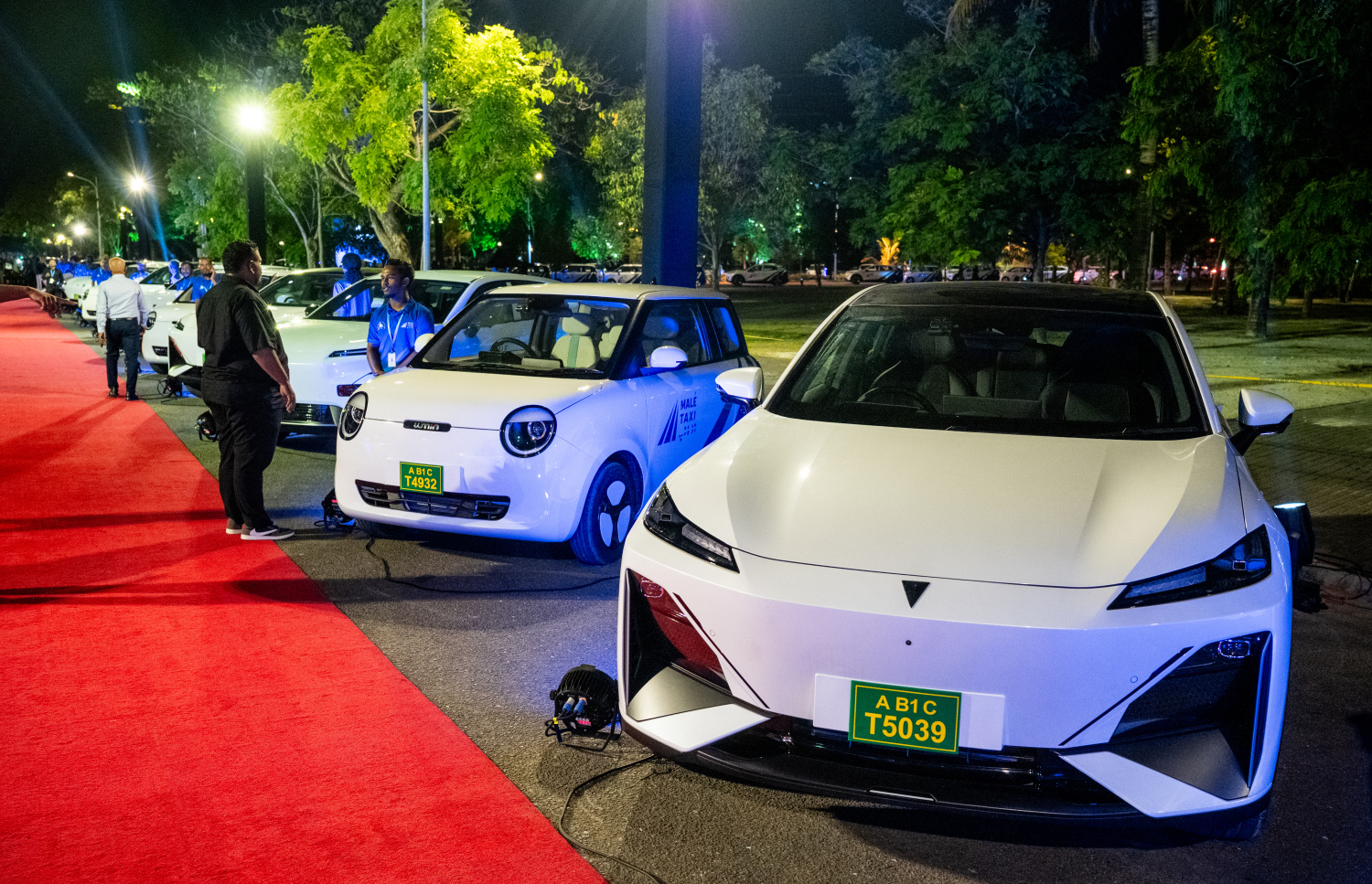 މާލެ ސަރަހައްދަށް ސަރުކާރުން ތައާރަފުކުރި ސަރުކާރުގެ ޓެކްސީ ލައިންގެ ކާރުތައް.-- ފޮޓޯ: ނިޝާން އަލީ | މިހާރު