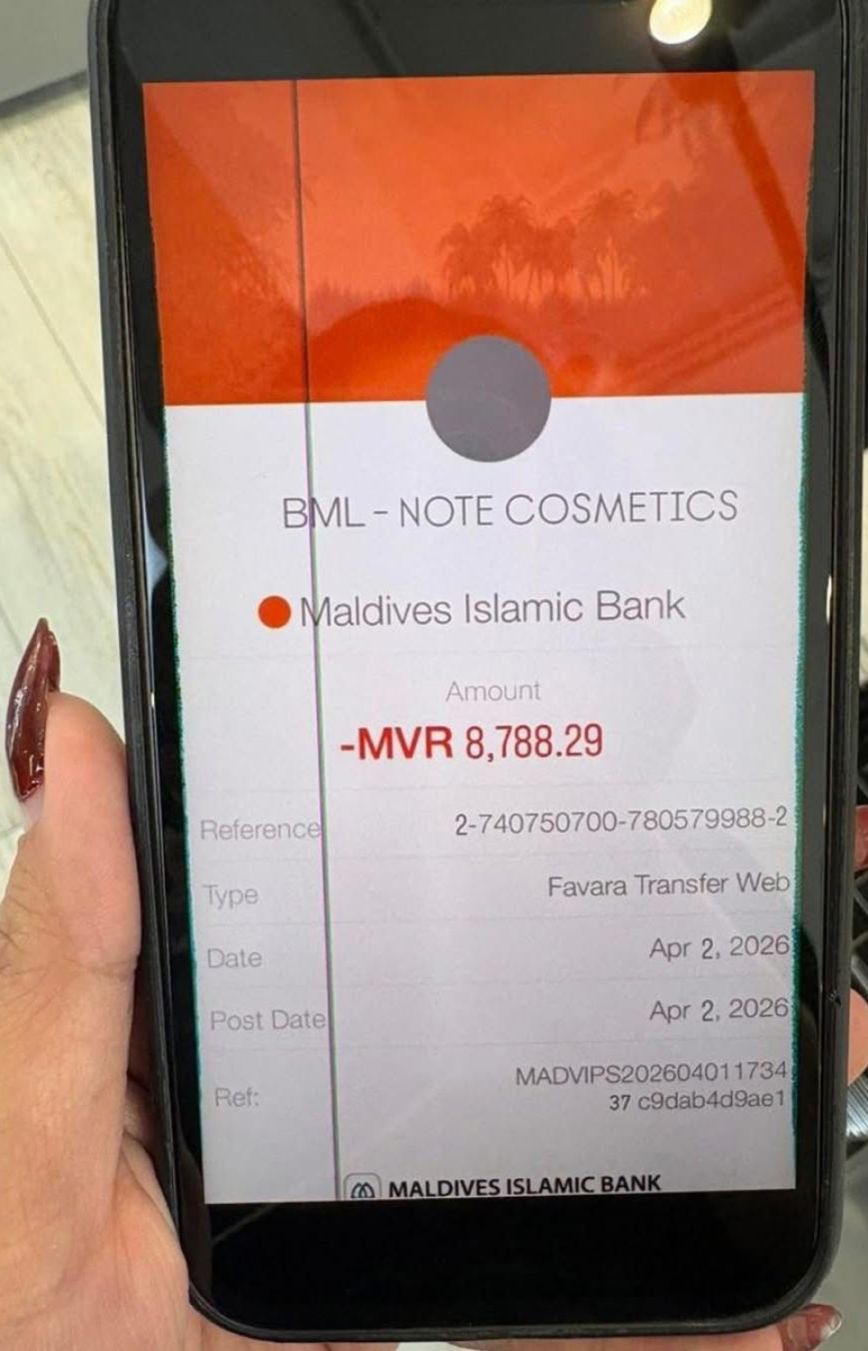 އެ ދެ އަންހެން ކުދިން ފައިސާ ދެއްކި، ފޭކް ސްލިޕްގެ ފޮޓޯއެއް--