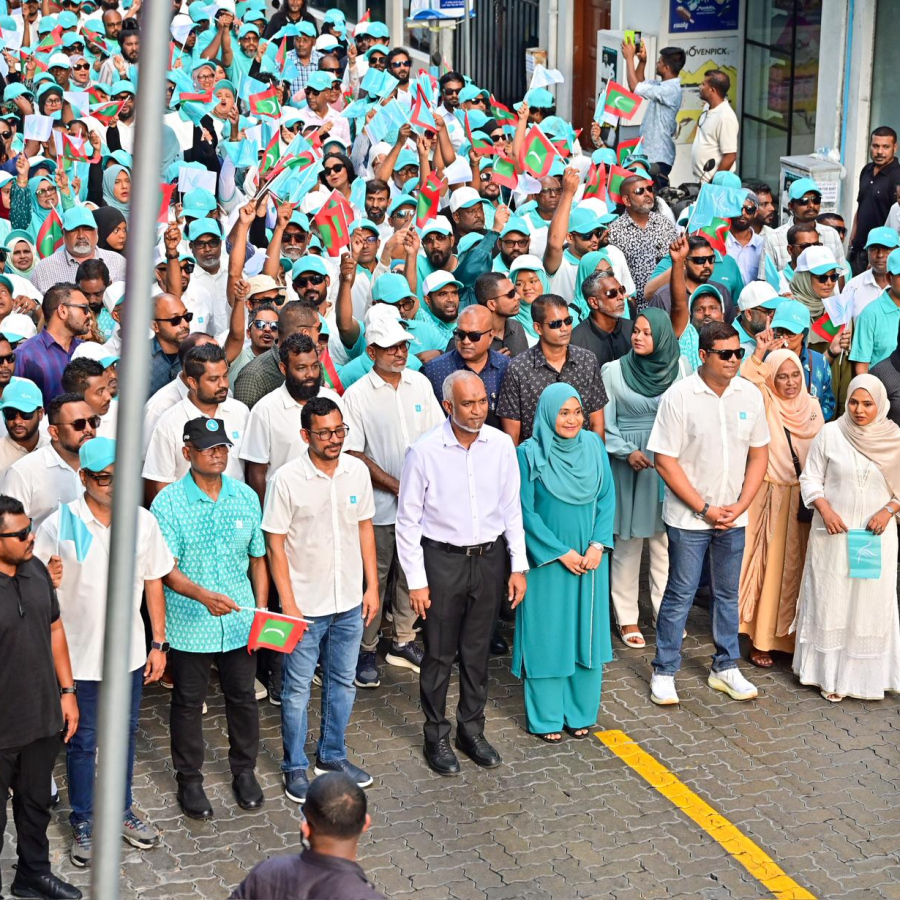 ޕީއެންސީގެ ކެމްޕެއިނު ނިންމާލުމުގެ ހަރަކާތުގައި ރައީސްގެ ދެކަނބަލުން ބައިވެރިވެވަޑައިގަންނަވަނީ-- ފޮޓޯ: ނިޝާން އަލީ | މިހާރު