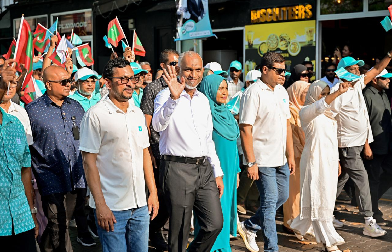 ޕީއެންސީގެ ކެމްޕެއިނު ނިންމާލުމުގެ ހަރަކާތުގައި ރައީސްގެ ދެކަނބަލުން ބައިވެރިވެވަޑައިގަންނަވަނީ-- ފޮޓޯ: ނިޝާން އަލީ | މިހާރު