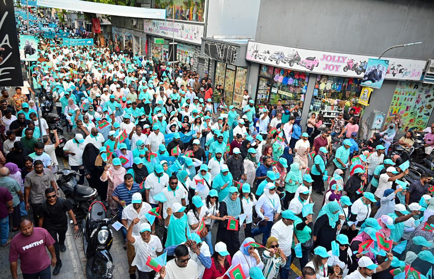 ޕީއެންސީގެ ކެމްޕެއިނު ނިންމުމުގެ ހަރަކާތުގައި އެ ޕާޓީގެ ސަޕޯޓަރުން ބައިވެރިވަނީ-- ފޮޓޯ: ނިޝާން އަލީ| މިހާރު