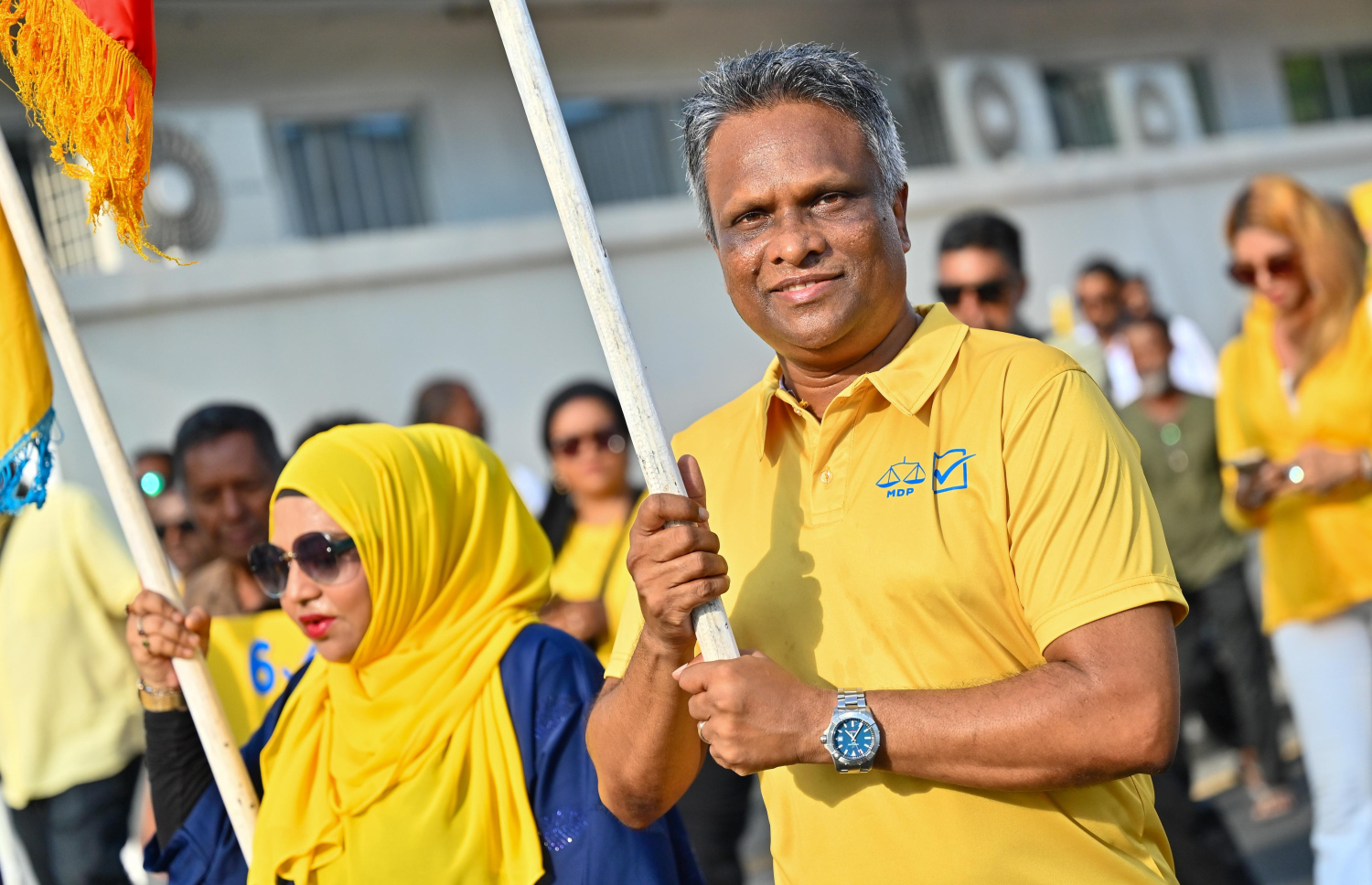 އިދިކޮޅު އެންމެ ބޮޑު ޕާޓީ އެމްޑީޕީން ލޯކަލް ކައުންސިލް އިންތިހާބުގެ ކެމްޕެއިން ނިންމާލުމަށް ބޭއްވި ހިނގާލުމުގައި މާލޭގެ މޭޔަރު އަދި މާދަމާ ބާއްވާ އިންތިހާބުގައި އިތުރު ދައުރަކަށް މޭޔަރު ކަމަށް ވާދަކުރައްވާ އާދަމް އާޒިމް ބައިވެރިވަޑައިގަންނަވަނީ.-- ފޮޓޯ: ފަޔާޒު މޫސާ | މިހާރު