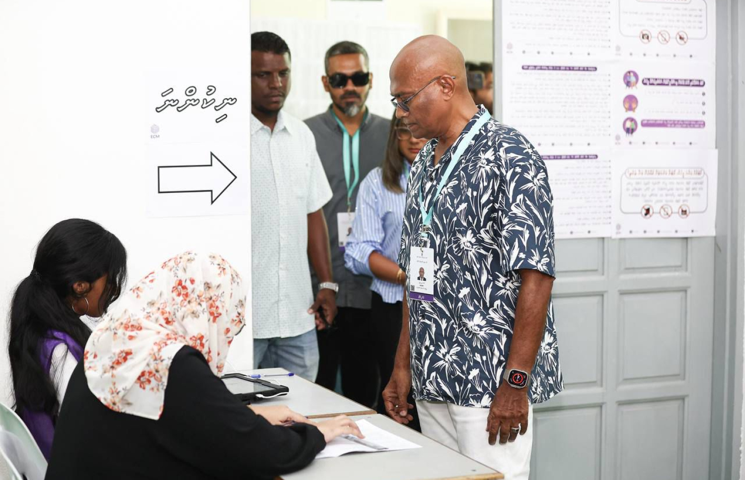 ޕީއެންސީގެ ޓިކެޓުގައި މާލޭ ސިޓީގެ މޭޔަރު ކަމަށް ވާދަ ކުރައްވާ ކެންޑިޑޭޓު މޫސާ އަލީ ޖަލީލު ވޯޓު ލައްވަނީ.-- ފޮޓޯ: ޕީއެންސީ