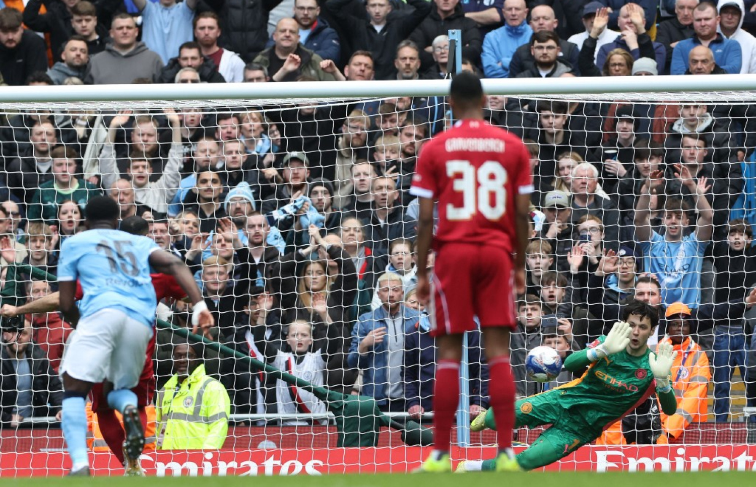 ސިޓީގެ ކީޕަރު، ސަލާހުގެ ޕެނަލްޓީ މަތަކުރަނީ.-- ފޮޓޯ: އޭއެފްޕީ