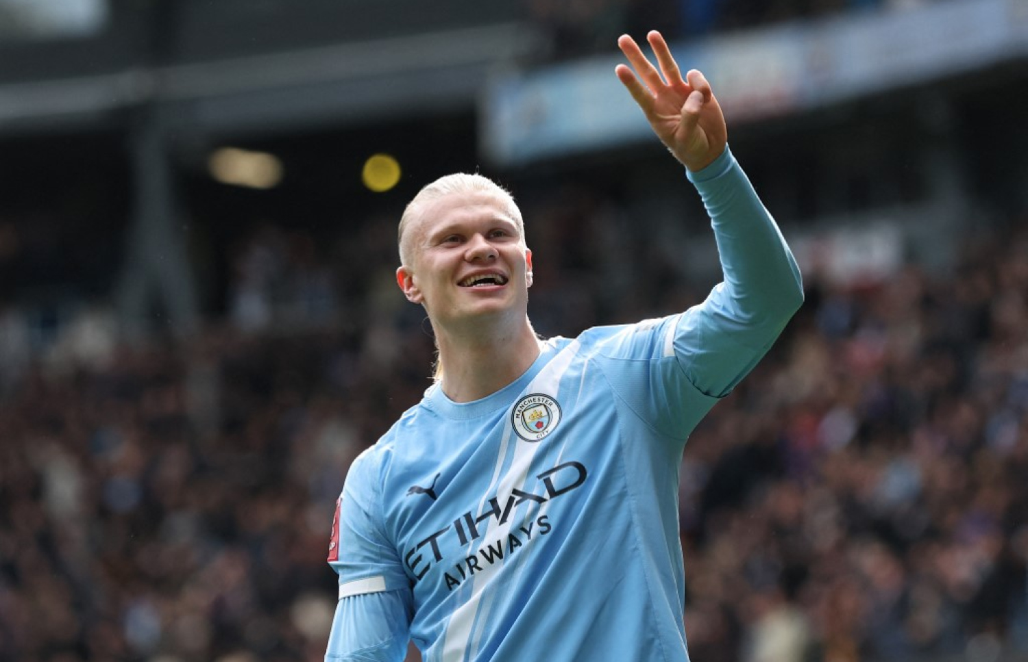 ހާޅަންޑް ހެޓްރިކް ފުރިހަމަ ކުރުމަށް ފަހު.-- ފޮޓޯ: އޭއެފްޕީ