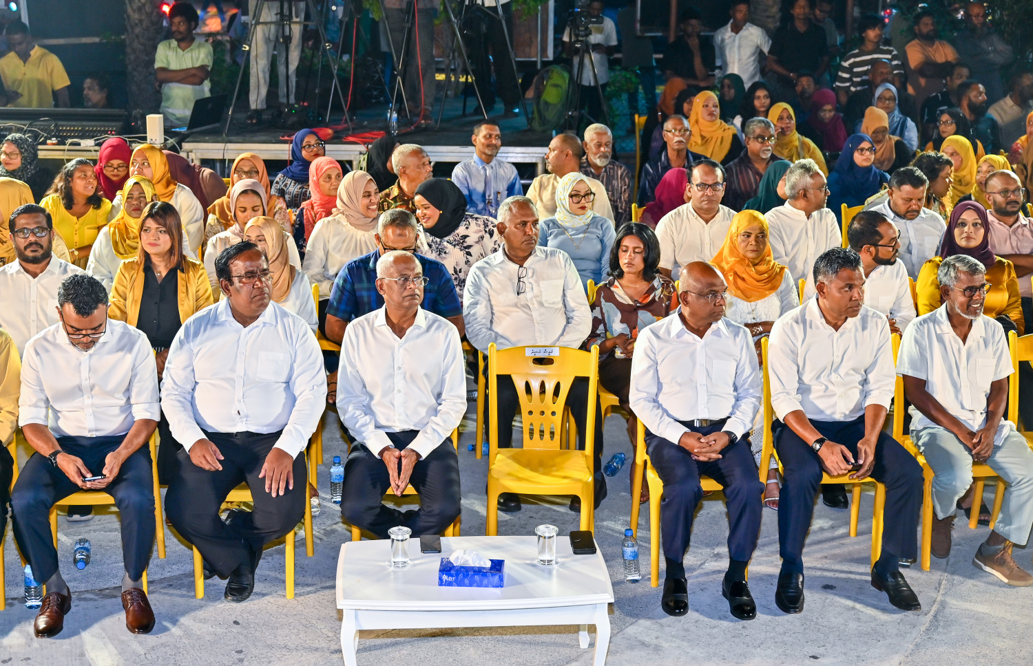 އެމްޑީޕީން ބޭއްވި ޖަލްސާގައި އެ ޕާޓީގެ މެމްބަރުން ބައިވެރިވަނީ-- ފޮޓޯ: ފަޔާޒު މޫސާ | މިހާރު