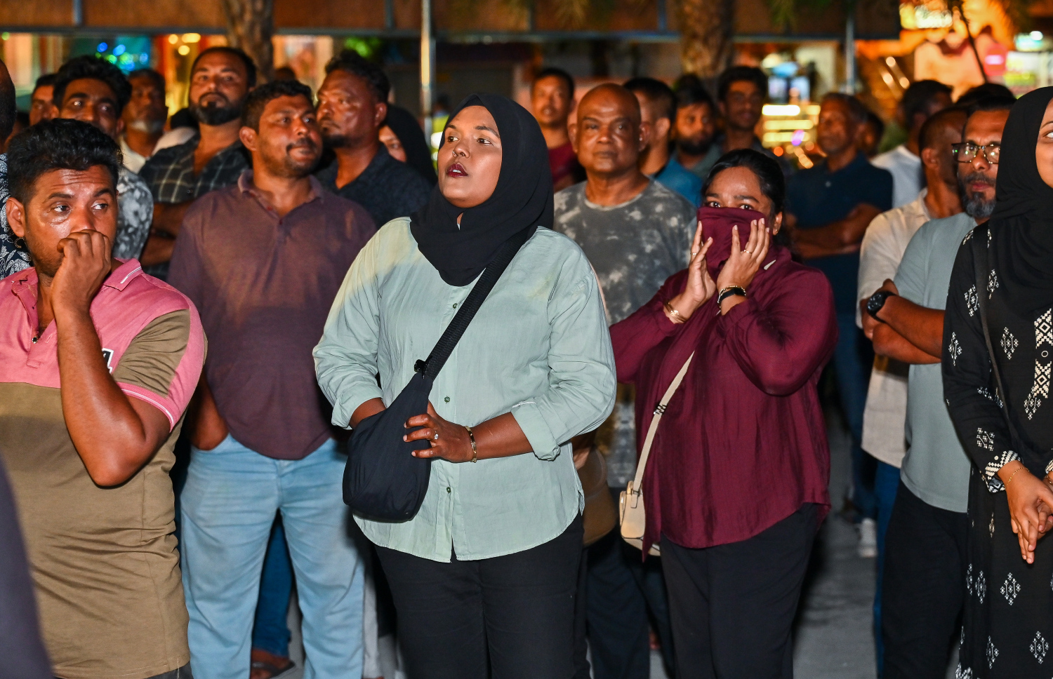 ކައުންސިލް އިންތިހާބުގައި އެމްޑީޕީން ހޯދި ކާމިޔާބީ ފާހަގަކުރަން ބޭއްވި ޖަލްސާ: އެ ޖަލްސާގައި ރައީސް ނަޝީދު ބައިވެރިވެވަޑައިނުގަތުމުން ބައެއް މީހުން ވަނީ ހިތްހަމަނުޖެހުން ފާޅުކޮށްފައި --- މިހާރު ފޮޓޯ/ފަޔާޒު މޫސާ