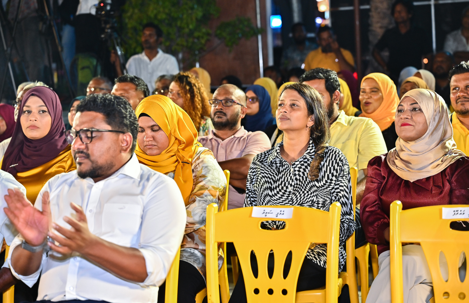 ކައުންސިލް އިންތިހާބުގައި އެމްޑީޕީން ހޯދި ކާމިޔާބީ ފާހަގަކުރަން ބޭއްވި ޖަލްސާގައި، އަލަށް އިންތިހާބުވި ބައެއް ކައުންސިލަރުން ބައިވެރިވަނީ --- މިހާރު ފޮޓޯ/ފަޔާޒު މޫސާ