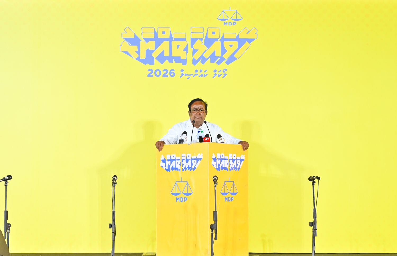 އެމްޑީޕީގެ ކާމިޔާބީ ފާހަގަކުރަން ރޭ ބޭއްވި ޖަލްސާގައި އެ ޕާޓީގެ ވަގުތީ ޗެއާޕާސަން އަބްދުލްޣަފޫރު މޫސާ ވާހަކަ ދައްކަވަނީ --- މިހާރު ފޮޓޯ/ފަޔާޒު މޫސާ