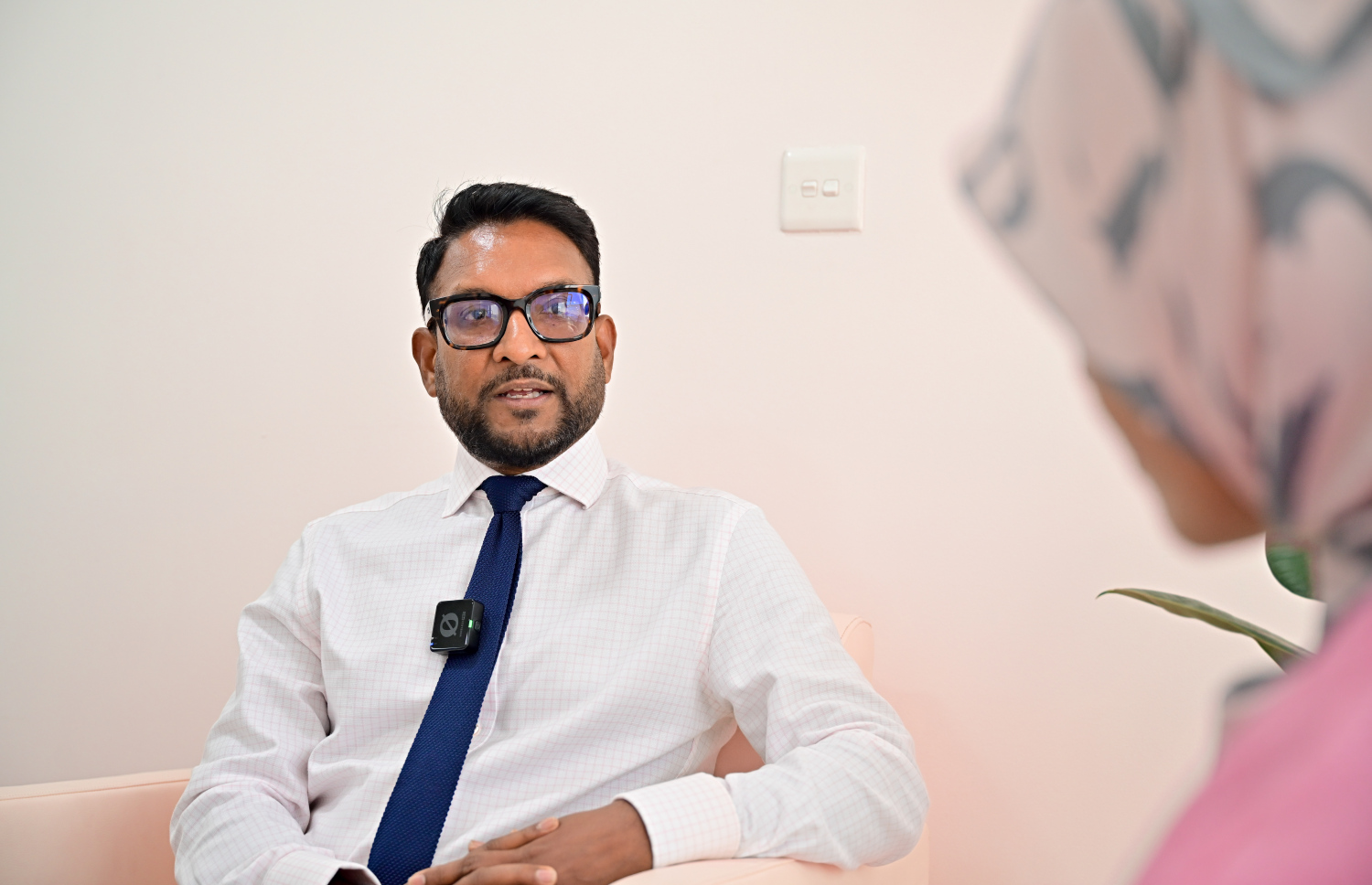 ސްޓޭޓް ފާމާގެ މެނޭޖިން ޑިރެކްޓަރު، ޑރ. ޝާހު، މިދިޔަ ހަފުތާގައި "މިހާރު"އަށް އިންޓަވިއު ދެއްވަނީ.-- ފޮޓޯ: ނިޝާން އަލީ/ މިހާރު