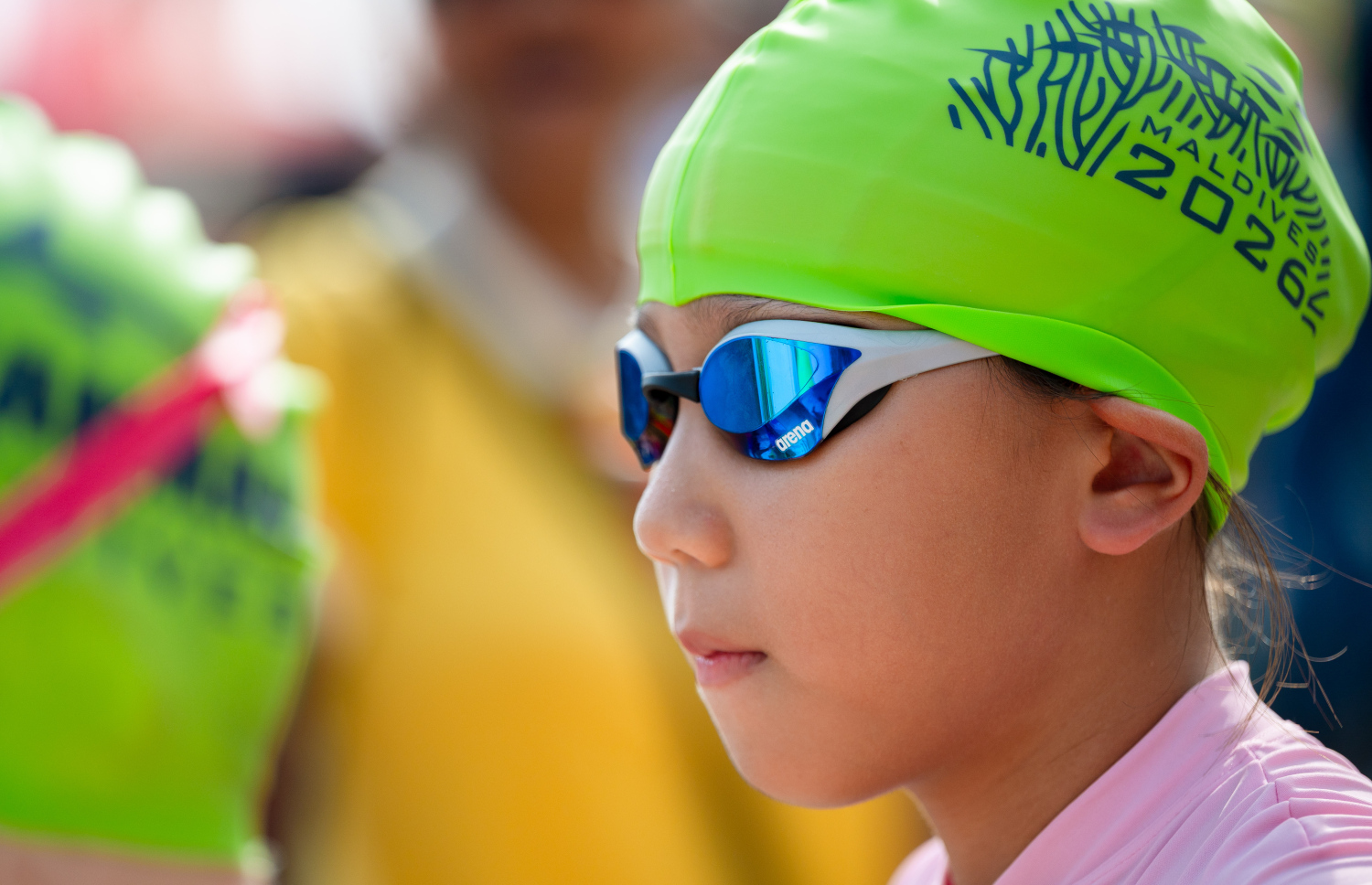 ދުނިޔޭގެ މަޝްހޫރު އޯޕަން ވޯޓާ ސްވިމިން ފްރެންޗައިސް "އޯޝަން މޭން ގްލޯބަލް" އާ ގުޅިގެން ރާއްޖޭގައި މިހާރު ކުރިއަށް ގެންދާ "އޯޝަން މޭން މޯލްޑިވްސް"ގެ އޯޝަން ކިޑްސް ބައިން ފަތަން ތައްޔާރުވެގެން ހުރި ކުއްޖެއް.--- ފޮޓޯ: ފަޔާޒު މޫސާ | މިހާރު