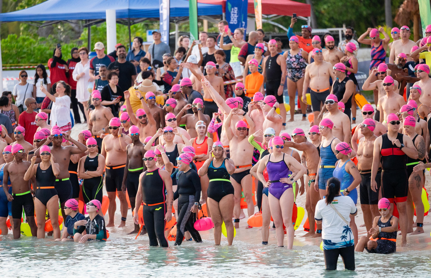 މާފުށީގައި މިހާރު ކުރިއަށް ގެންދާ އޯޝަންމޭން ހަރަކާތުގެ ބައެއް އެތުލީޓުން.---ފޮޓޯ: ފަޔާޒު މޫސާ| މިހާރު