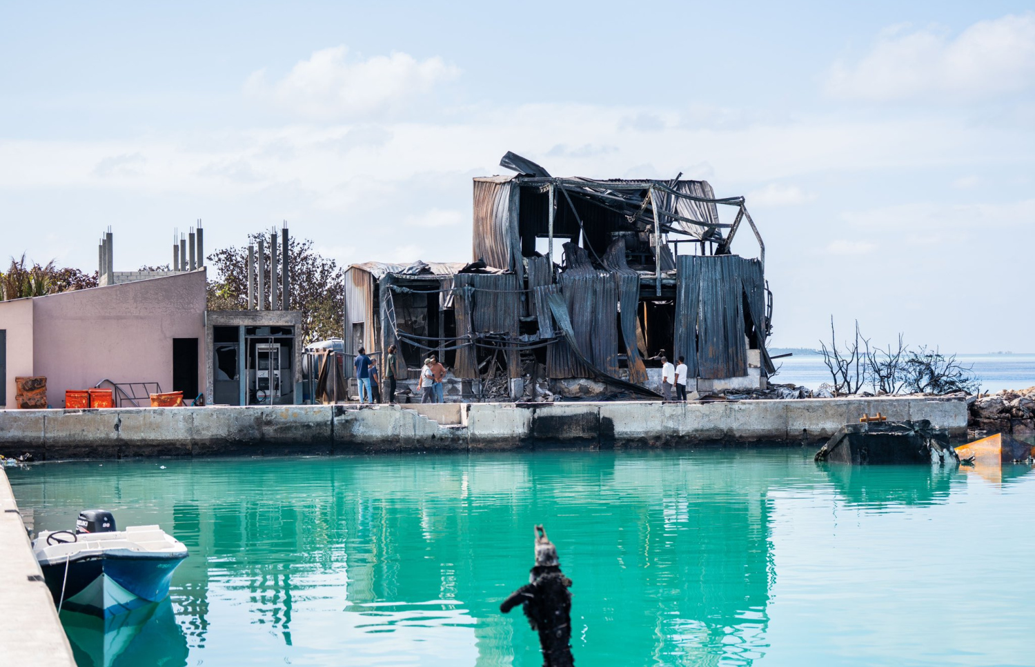 ފީއަލީގައި މިދިޔަ ބުރާސްފަތި ދުވަހު ހިނގި އަލިފާނުގައި އައިސްޕްލާންޓު އެއްކޮށް އަނދާފައި.-- ފޮޓޯ: ފިޝަރީޒް މިނިސްޓްރީ