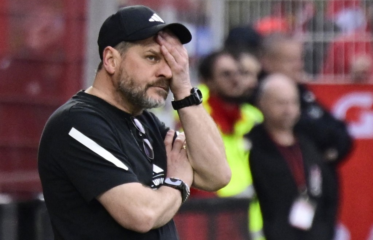 ޔޫނިއަން ބާލިންގެ ކޯޗުކަމުން ވަކިކުރި ބޯމްގާޓް.-- ފޮޓޯ: އޭއެފްޕީ