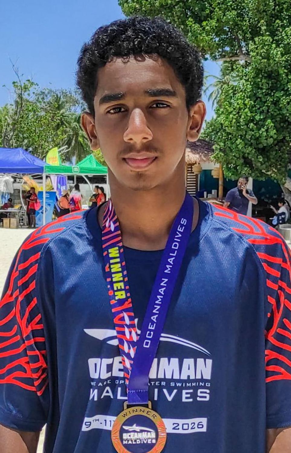 މަންހަލް، 10 ކިލޯމީޓަރުގެ ރޭސް ނިންމުމަށް ފަހު ފޮޓޯއަކަށް ހުއްޓިލަިގެން --- ފޮޓޯ: ފަޔާޒު މޫސާ | މިހާރު