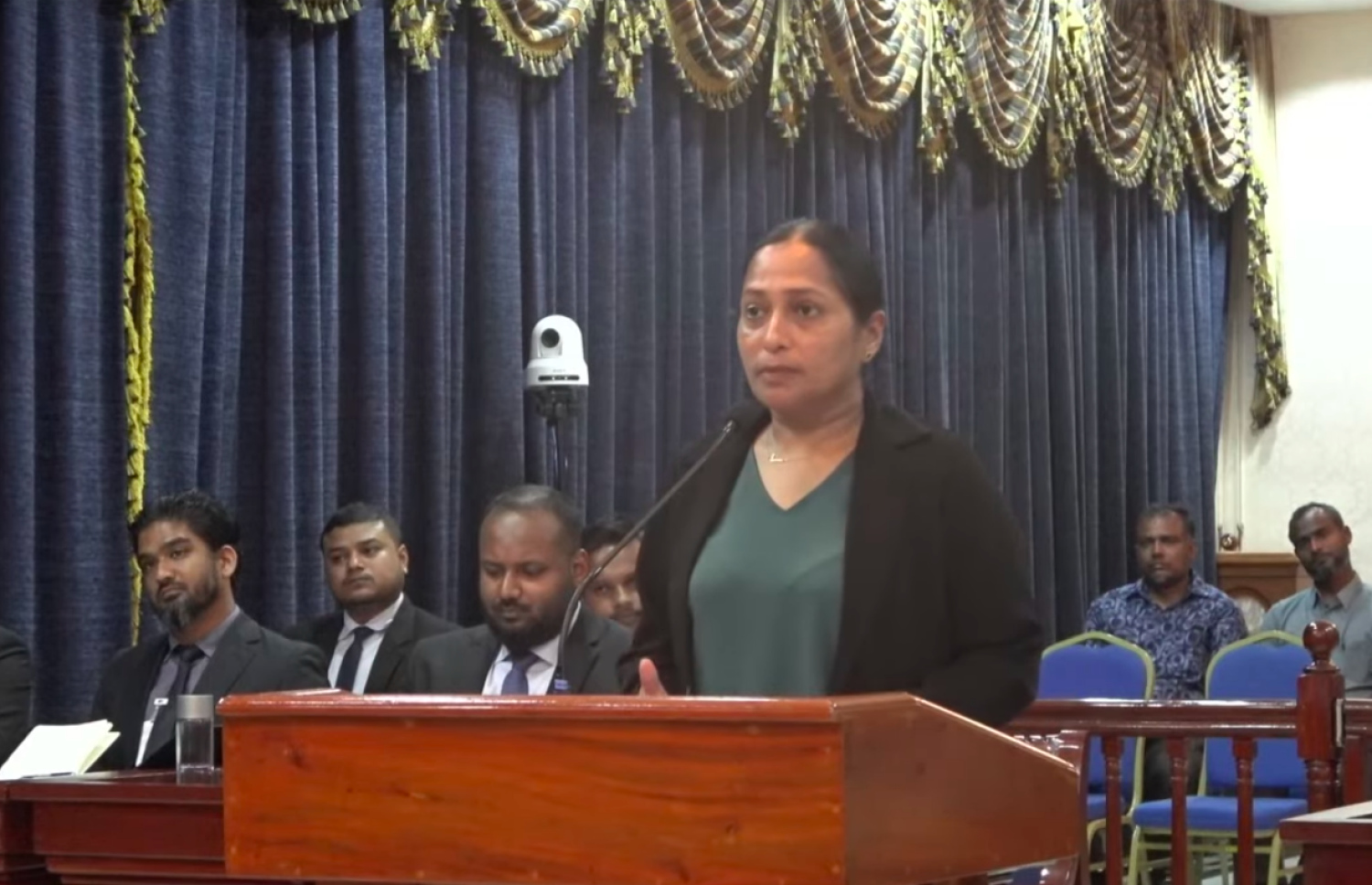 ދައުލަތުގެ ވަކީލާ މިއަދުގެ އަޑުއެހުމުގައި ވާހަކަ ދައްކަވަނީ