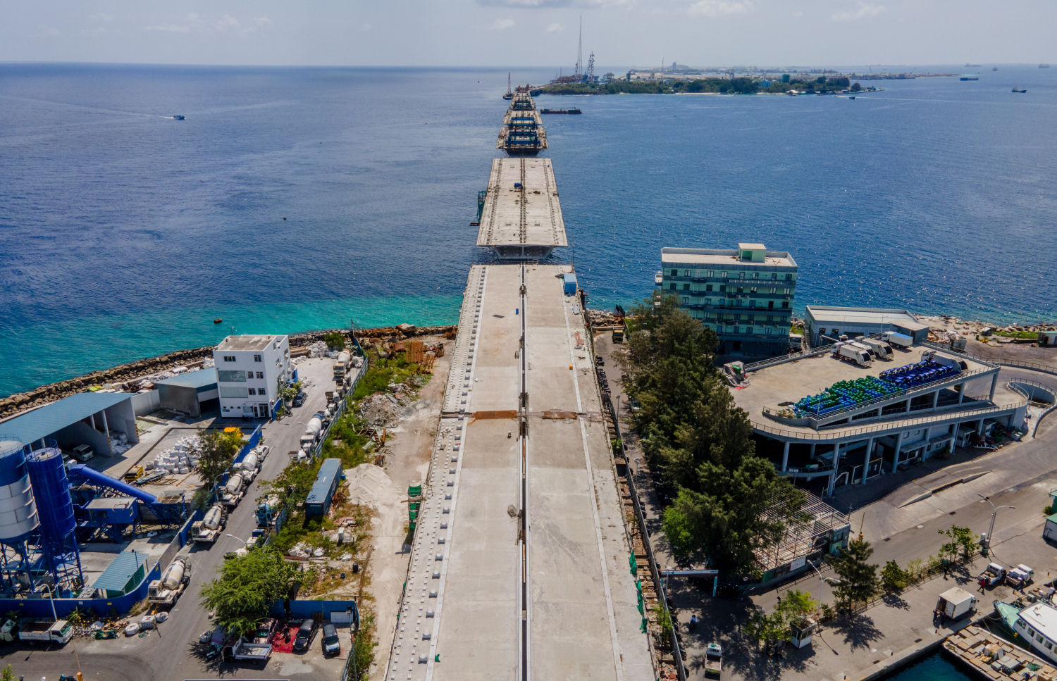 ތިލަމާލެ ބްރިޖުގެ މަސައްކަތް ކުރިއަށް ގެންދަނީ: އެ މަޝްރޫއުގެ 72 ޕަސެންޓް މަސައްކަތް މިހާރު ވަނީ ނިމިފައި --- މިހާރު ފޮޓޯ/ނިޝާން އަލީ