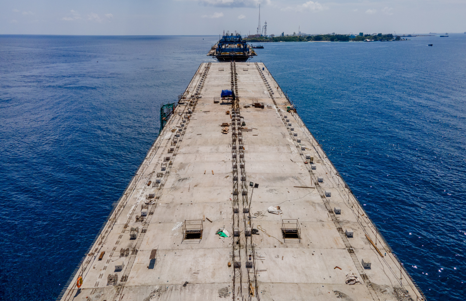 ތިލަމާލެ ބްރިޖުގެ މަސައްކަތް ކުރިއަށް ގެންދަނީ: އެ މަޝްރޫއުގެ 72 ޕަސެންޓް މަސައްކަތް މިހާރު ވަނީ ނިމިފައި --- މިހާރު ފޮޓޯ/ނިޝާން އަލީ