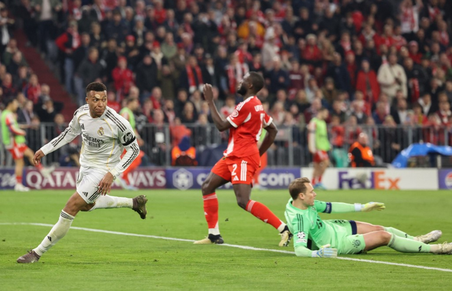 އެމްބާޕޭ ރެއާލަށް އެގްރިގޭޓް ނަތީޖާ އެއްވަރު ކޯށްދިން ލަނޑު ޖެހުމަށް ފަހު.-- ފޮޓޯ: އޭއެފްޕީ