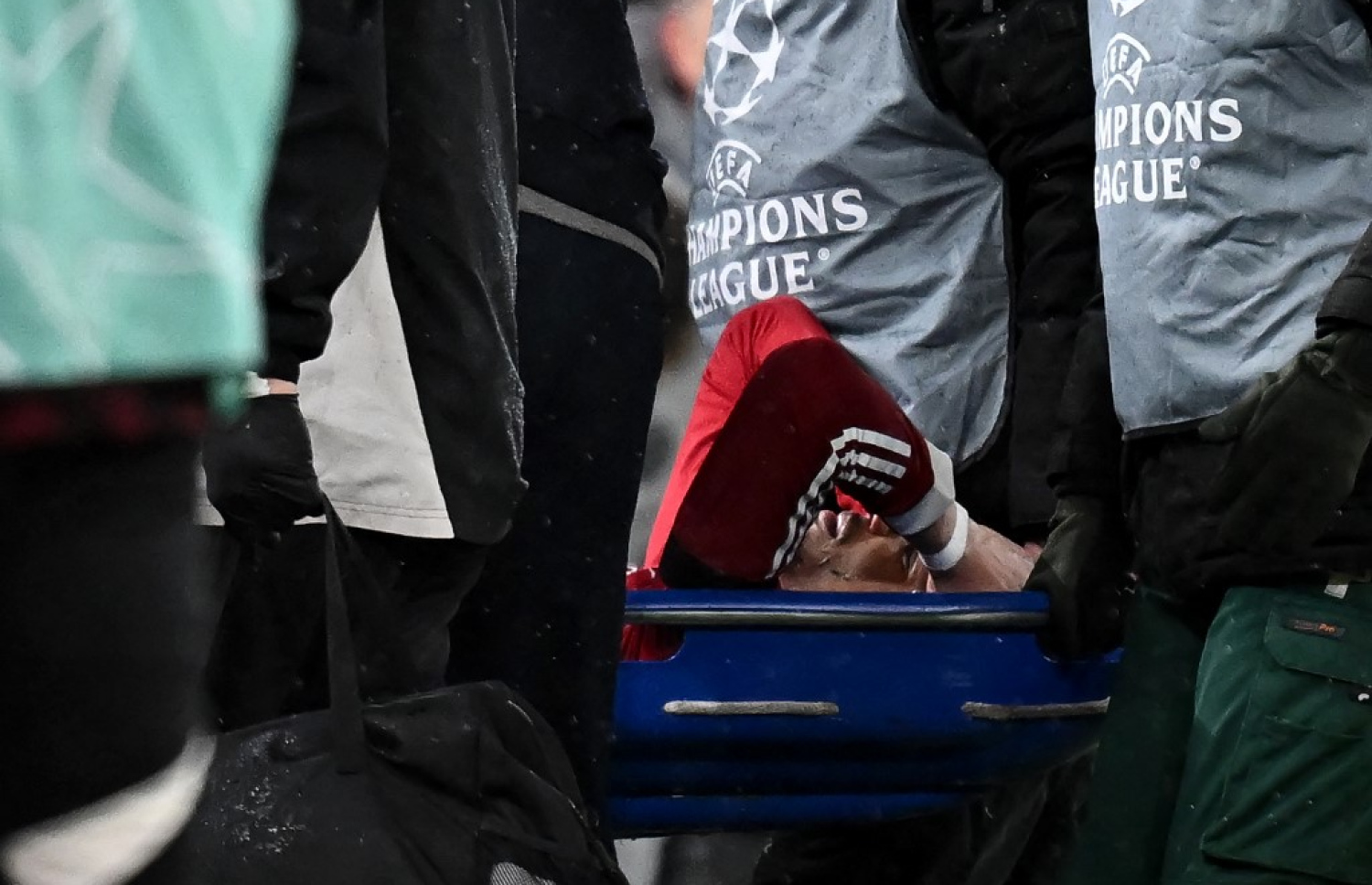 އެކިޓީކޭ އަށިގަނޑުގައި ދަނޑުން ބާލަނީ.-- ފޮޓޯ: އޭއެފްޕީ