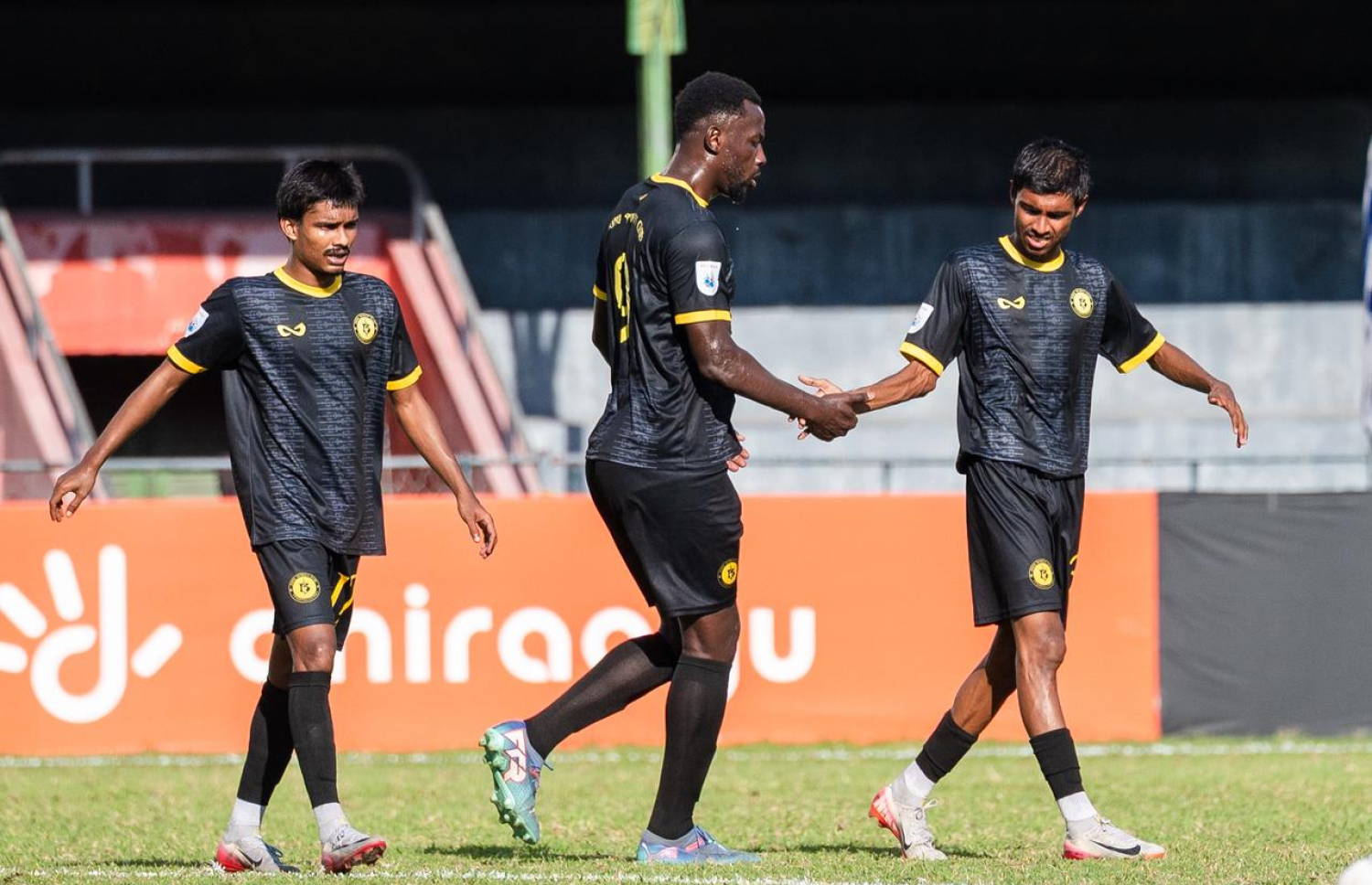 ބުރުގެ ކުޅުންތެރިން އުފާފާޅު ކުރަނީ --- ފޮޓޯ: ފަޔާޒު މޫސާ | މިހާރު