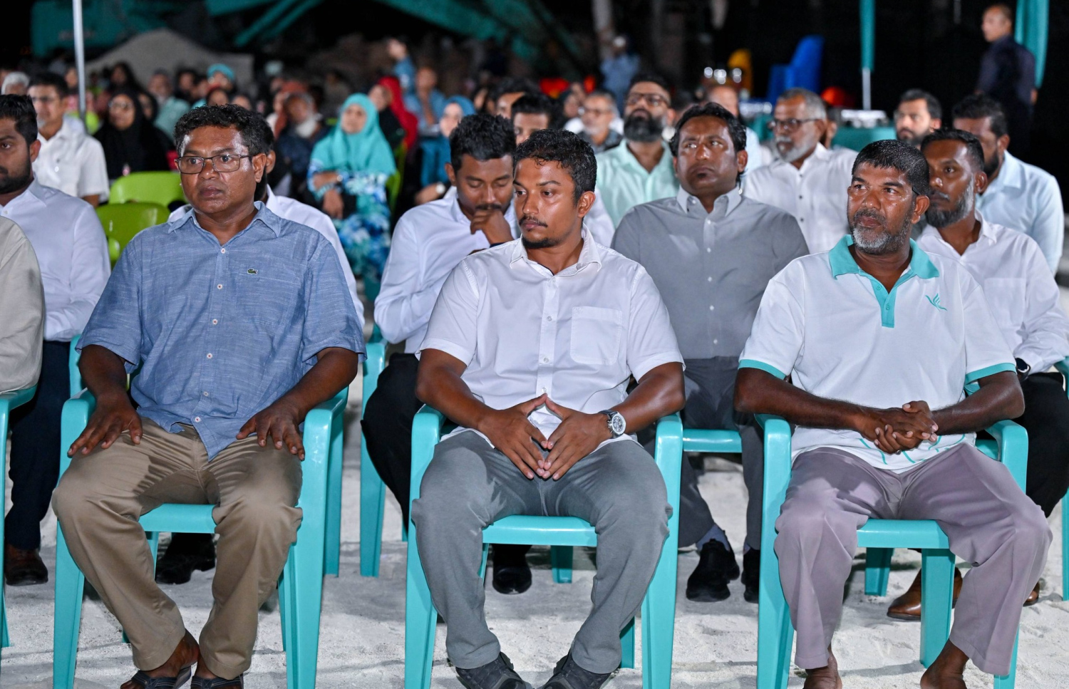 ލޯކަލް ކައުންސިލްގެ އިންތިހާބުގައި ޕީއެންސީއަށް އއ. ރަސްދޫ އާއި އުކުޅަސް އަދި ތޮއްޑޫއިން ލިބުނު ކާމިޔާބީ ފާހަގަކުރަން ރަސްދޫގައި މިރޭ ބޭއްވި ޖަލްސާގައި ބައިވެރިވި ބަޔަކު.-- ފޮޓޯ: ޕީއެންސީ