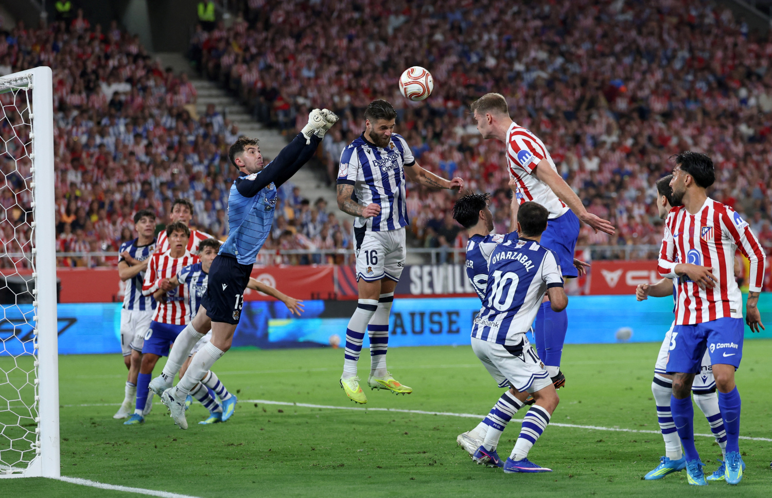 ކޮޕާ ޑެލް ރޭ ފައިނަލްގައި އެތުލެޓިކޯގެ ސޮރްލޮތު، ބޮލުން ބޯޅައިގައި ސޮސިއެޑާޑްގެ ކީޕަރު މަރޭރޯ އަށް ޗެލެންޖް ކުރަނީ --- ފޮޓޯ: ތޯމަސް ކޮއެކްސް | އޭއެފްޕީ