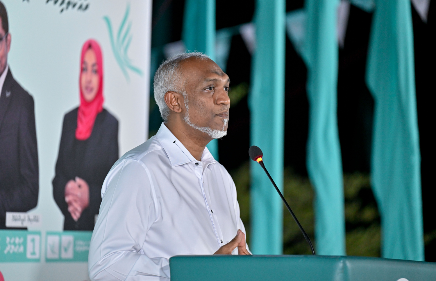 އއ. ތޮއްޑޫ، އުކުޅަސް އަދި ރަސްދޫގެ އިންތިހާބީ ކައުންސިލް އަދި އަންހެނުންގެ ތަރައްގީއަށް މަސައްކަތް ކުރާ ކޮމިޓީގެ މެންބަރުންގެ ކާމިޔާބީ ފާހަގަ ކުރުމަށް ބޭއްވި ޖަލްސާގައި ރައީސް ޑރ. މުހައްމަދު މުއިއްޒު ވާހަކަފުޅު ދައްކަވަނީ.-- ފޮޓޯ: ރައީސް އޮފީސް