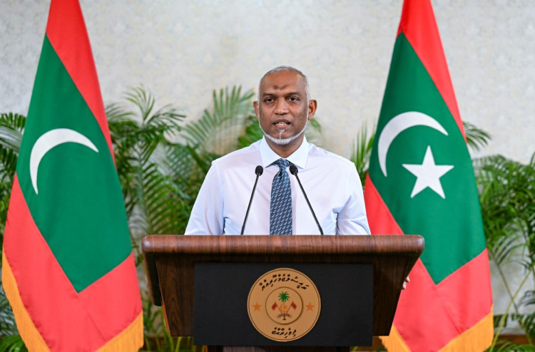 Campaign thakaa gulhuvaigen siyaasee vazeefaa dhinun huttaalaifi kamah Raees vidhaalhuvejje