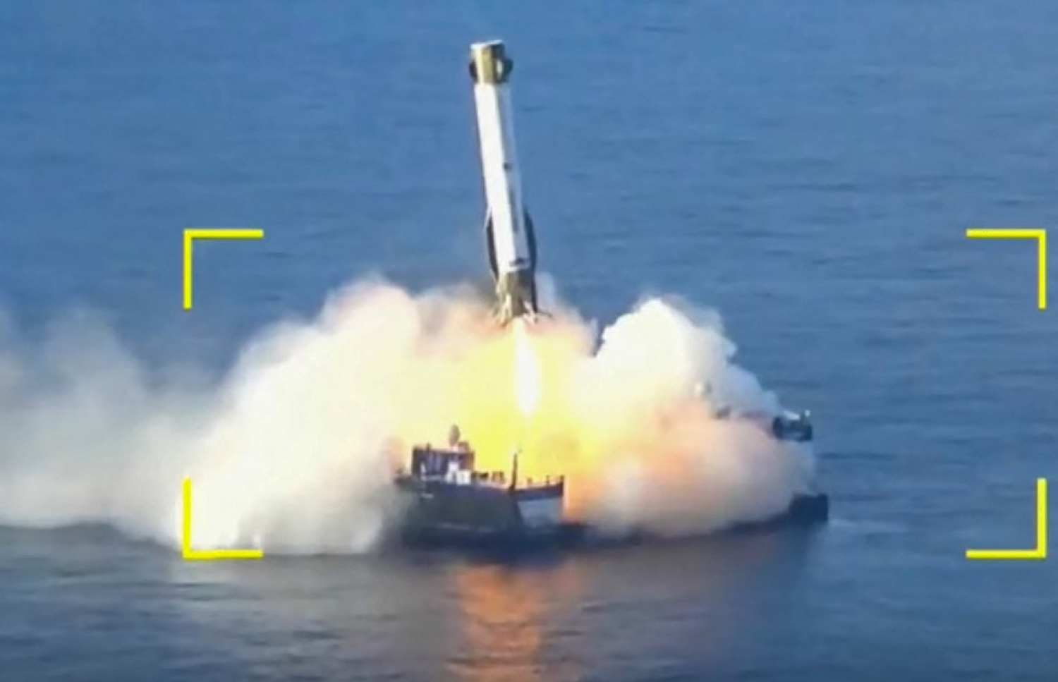 ދިގުމިނުގައި 98 މީޓަރު (321 ފޫޓު) ހުންނަ ނިއު ގްލެން ރޮކެޓް، ފްލޮރިޑާގެ ކޭޕް ކެނަވެރަލްއިން އާދީއްތަ ދުވަހު، ޖީއެމްޓީން ހެނދުނު 11:25 ގައި، އޭއެސްޓީ ސްޕޭސްމޮަބައިލްގެ ސެޓެލައިޓާ އެކު އުދުއްސާލަނީ. -- ފޮޓޯ: އޭއެފްޕީ