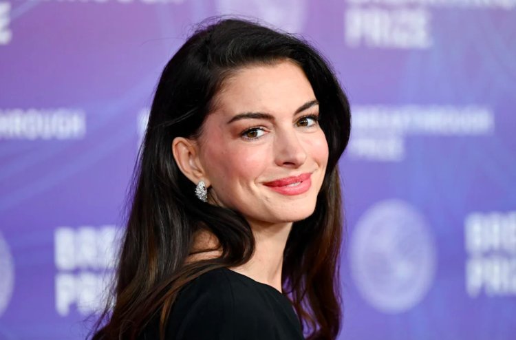 People Magazine ge aharuge emme reethi thari akah Anne Hathaway